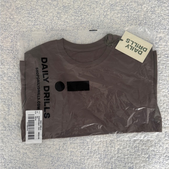 SOLD Daily Drills Mocha Everday Tee — M/L - Picture 2 of 4